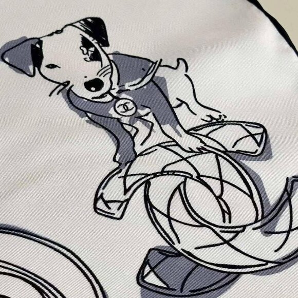 Chanel Sophisticated Blue & White Wrap - Picture 5 of 7